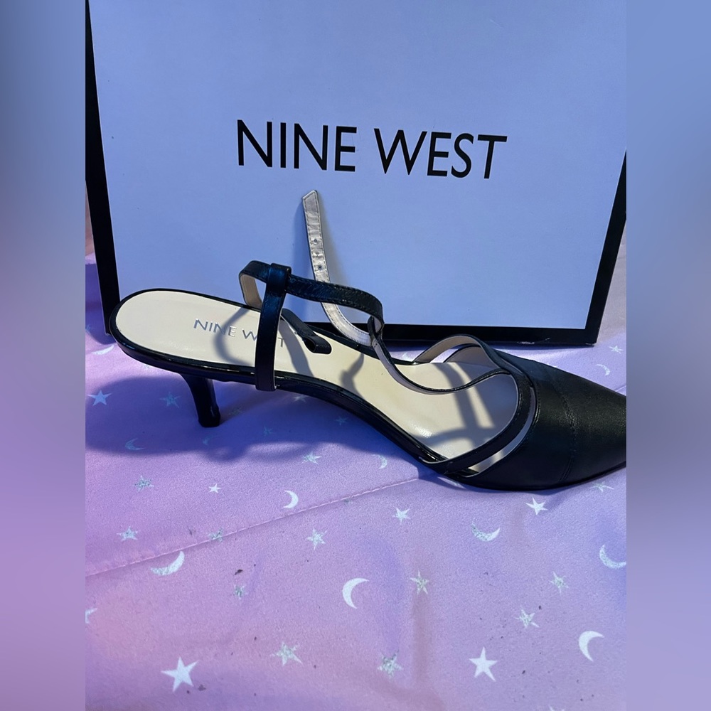 Nine West Myringa black leather T strap closed toe shoes